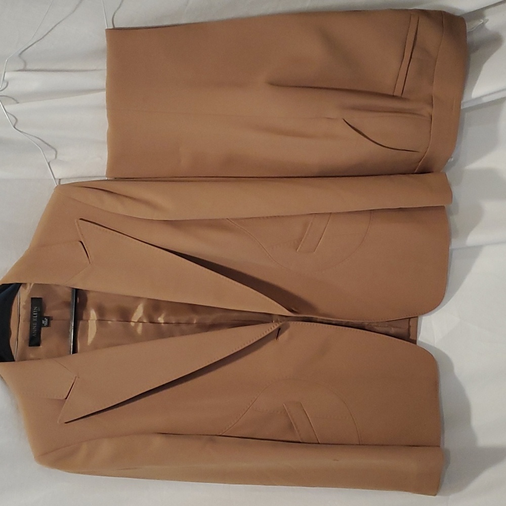 Anne Klein   tan 4p suit set